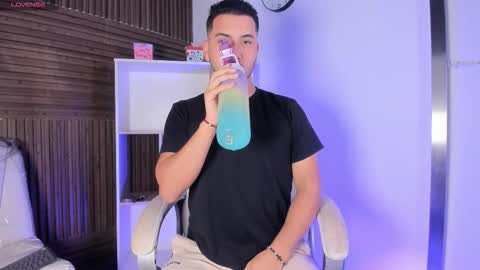 Snapshot of axel_grey_ chatting on 11.14.25 axel_grey_ online show from 11.14.25