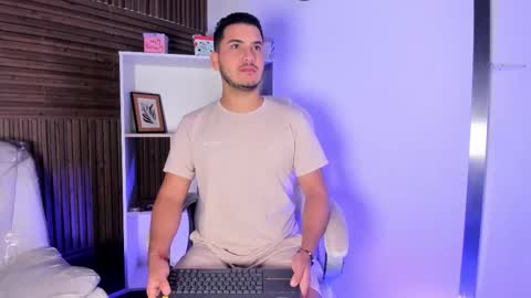 Snapshot of axel_grey_ chatting on 11.25.25 axel_grey_ online show from 11.25.25