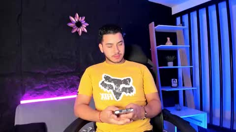 Snapshot of axel_grey_ chatting on 12.16.25 axel_grey_ online show from 12.16.25