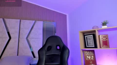 axel_grey_ online show from 04.17.26