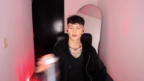 Snapshot of axel_inkshade chatting on 12.18.25 Axel online show from 12.18.25