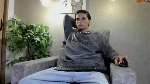 axel  online show from 12.03.25