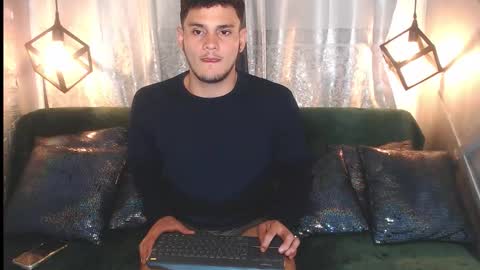 Snapshot of axell_bigdick chatting on 11.11.25 axell online show from 11.11.25