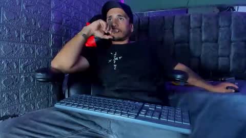 Axell Cross2 online show from 10.15.25