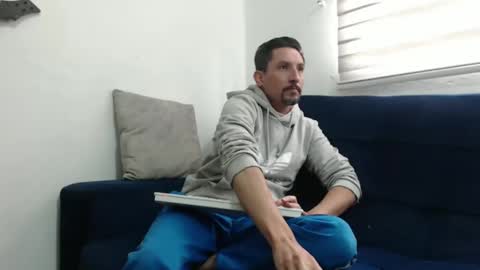 Snapshot of axell_rosee chatting on 02.14.26 Axel Rose online show from 02.14.26