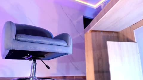 Snapshot of axellcollins chatting on 02.19.25 im your little femboy ALEX online show from 02.19.25