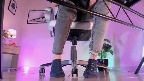 Snapshot of axellcollins chatting on 10.18.25 im your little femboy ALEX online show from 10.18.25