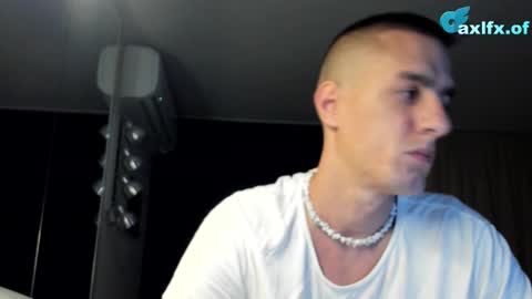 Snapshot of axl_fx chatting on 10.24.25 Axl online show from 10.24.25