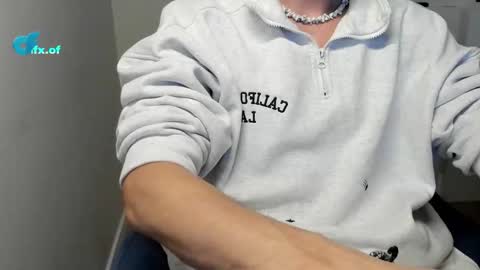 Snapshot of axl_fx chatting on 11.22.25 Axl online show from 11.22.25