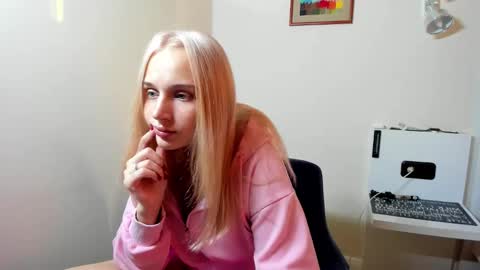 Snapshot of axl_fx chatting on 11.27.25 Axl online show from 11.27.25