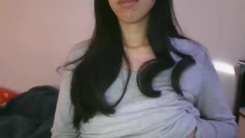 Snapshot of axuepetitt chatting on 02.26.25 axue online show from 02.26.25