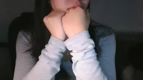 Snapshot of axuepetitt chatting on 11.26.25 axue online show from 11.26.25