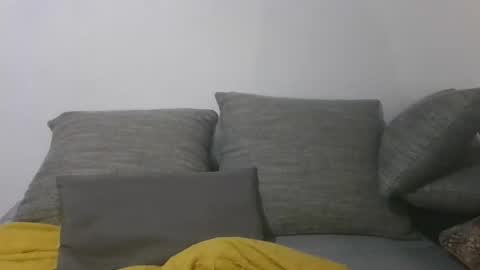 Snapshot of axuepetitt chatting on 12.22.25 axue online show from 12.22.25