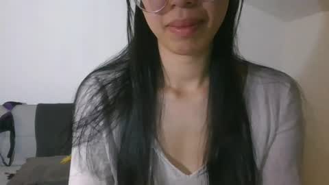 Snapshot of axuepetitt chatting on 06.18.26 axue online show from 06.18.26