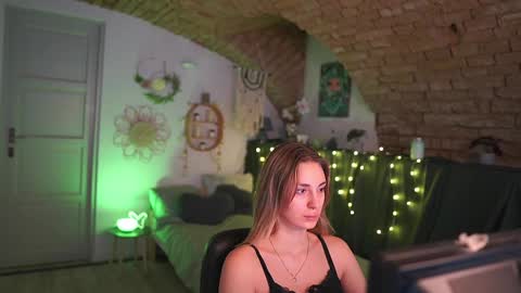 aya hitakayama  online show from 02.24.25