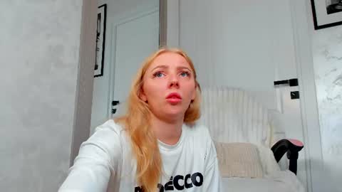 Snapshot of ayaye_ chatting on 07.23.26 SundyRose online show from 07.23.26