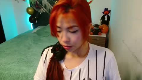 Snapshot of aylin_diazz chatting on 10.30.25 Aylin online show from 10.30.25