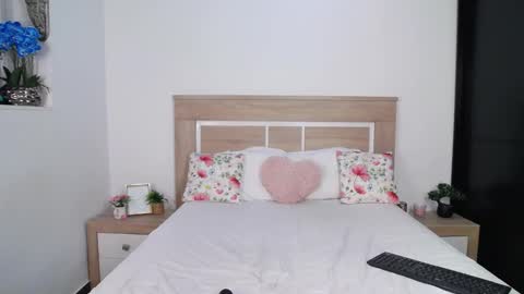 Aylin Ross online show from 10.17.25