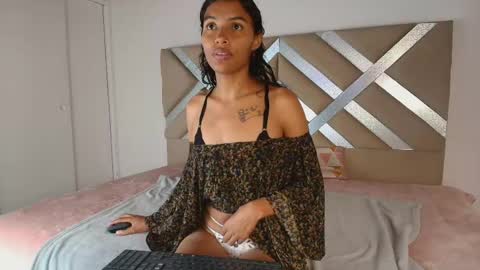 Snapshot of aylin_valerie chatting on 06.08.26 aylin_valerie online show from 06.08.26