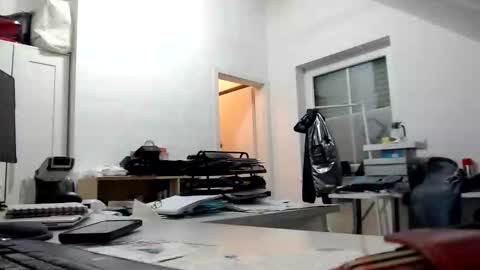 Snapshot of aylinniyerim chatting on 10.20.25 aylinniyerim online show from 10.20.25