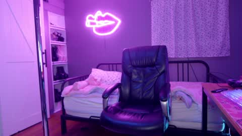 Snapshot of aynmarie chatting on 01.03.25 mia rand online show from 01.03.25