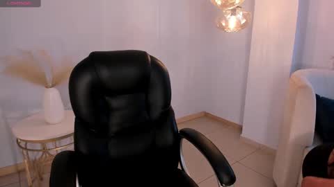 Snapshot of ayshelbrown chatting on 09.19.25 Ayshel online show from 09.19.25