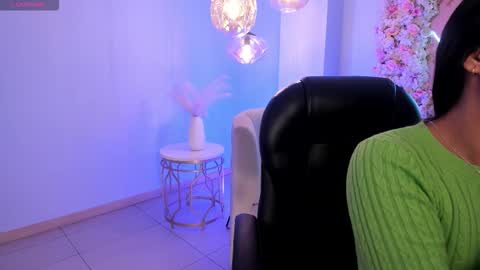 Snapshot of ayshelbrown chatting on 10.09.25 Ayshel online show from 10.09.25