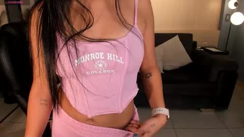 Snapshot of ayshelbrown chatting on 11.15.25 Ayshel online show from 11.15.25