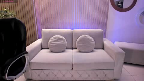 Snapshot of ayshelbrown chatting on 11.18.25 Ayshel online show from 11.18.25