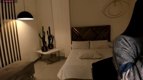 Snapshot of ayshelbrown chatting on 11.28.25 Ayshel online show from 11.28.25