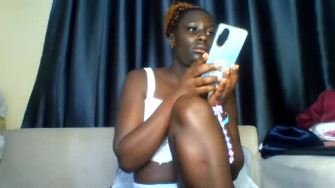 Snapshot of azaelia_iris chatting on 07.04.26 azaelia_iris online show from 07.04.26