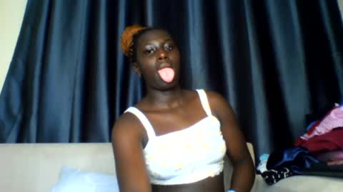 Snapshot of azaelia_iris chatting on 07.16.26 azaelia_iris online show from 07.16.26