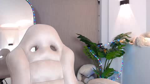 Snapshot of azaria_w chatting on 02.27.25 Adriana online show from 02.27.25