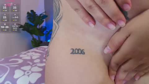 Snapshot of azaria_w chatting on 10.04.25 Adriana online show from 10.04.25
