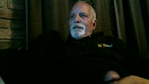 Snapshot of azjohnny chatting on 11.22.25 azjohnny online show from 11.22.25