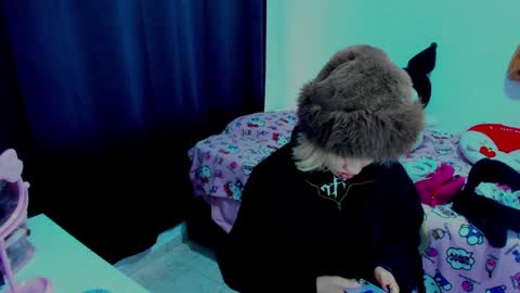 Azu Moure online show from 03.05.26