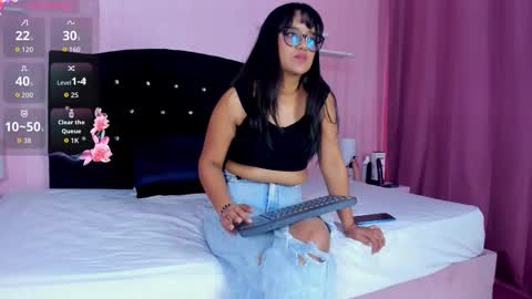 Snapshot of azul_moonn chatting on 10.12.25 azul_moonn online show from 10.12.25