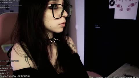 Snapshot of b0pppo chatting on 01.08.25 your fuckdoll sub girl MORE ME online show from 01.08.25