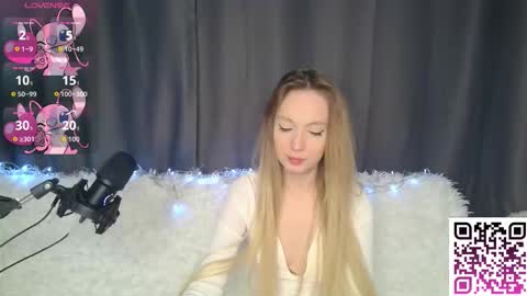 Snapshot of babbbyfoxx chatting on 09.14.25 Foxy online show from 09.14.25