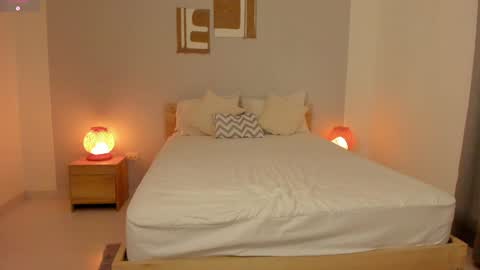 itzell  online show from 01.06.25