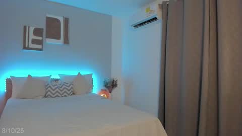 itzell  online show from 10.08.25