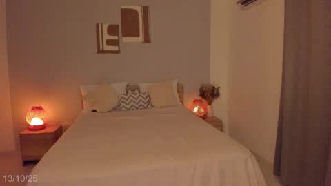 itzell  online show from 10.14.25