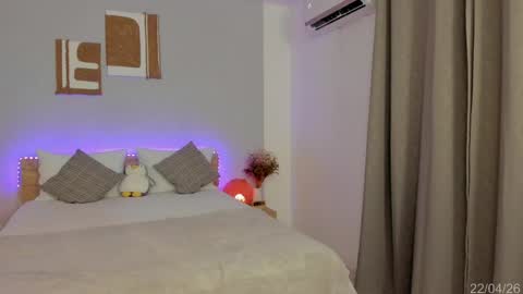 Snapshot of babesexy19_ chatting on 04.23.26 itzell online show from 04.23.26