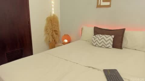 Snapshot of babesexy19_ chatting on 04.29.26 itzell online show from 04.29.26