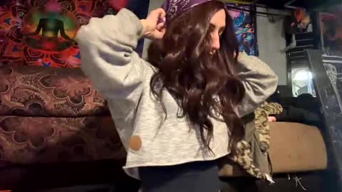 Snapshot of baby_buddha chatting on 12.08.24 baby buddha online show from 12.08.24