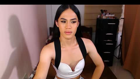 Nathalia online show from 09.30.25