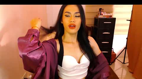 Nathalia online show from 10.10.25