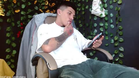 Snapshot of baby_gio chatting on 12.30.24 OF GxoXabs online show from 12.30.24
