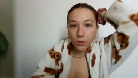 Snapshot of baby_girls2224 chatting on 01.08.26 baby_girls2224 online show from 01.08.26