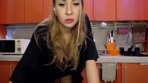 Snapshot of baby_hottye chatting on 02.13.25 Diva x  online show from 02.13.25